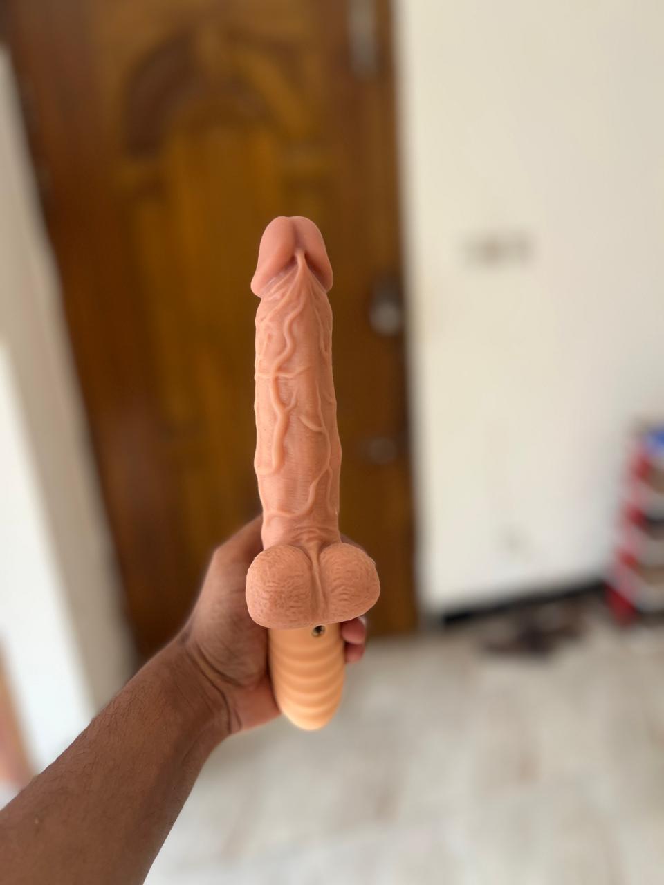 উপরে নিচে ওঠা নামা করে...ভাইব্রেট সিস্টেম পেনিস