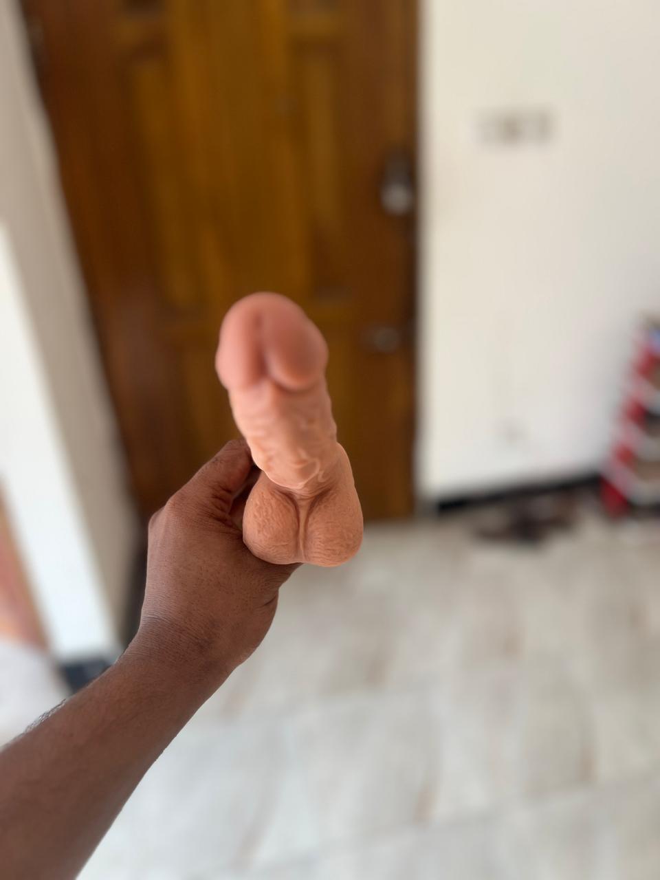 উপরে নিচে ওঠা নামা করে...ভাইব্রেট সিস্টেম পেনিস